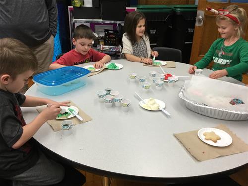 Lindbergh students decorating holiday cookies 